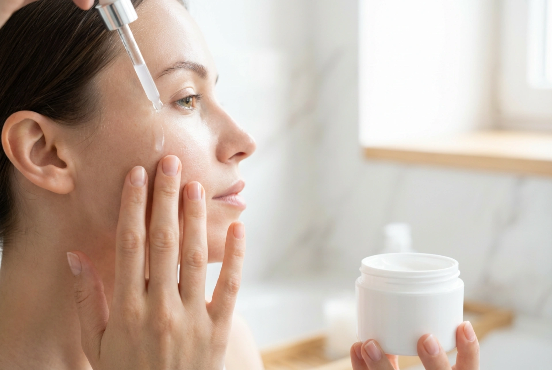 Krema s hialuronsko kislino: pravilna uporaba in kombiniranje s serumom