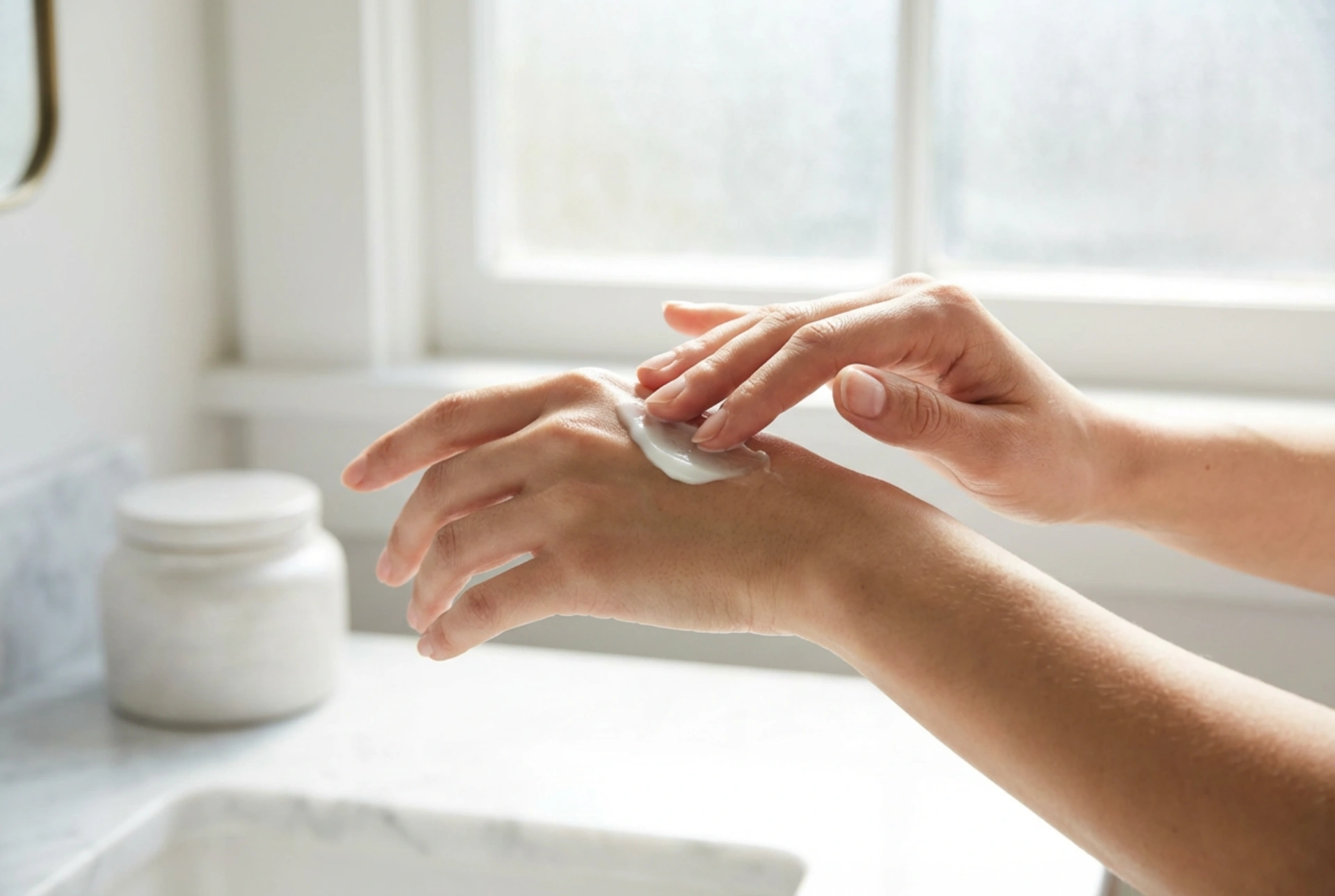 Globinsko vlažilna krema: obnova pregrade korak za korakom v domači negi