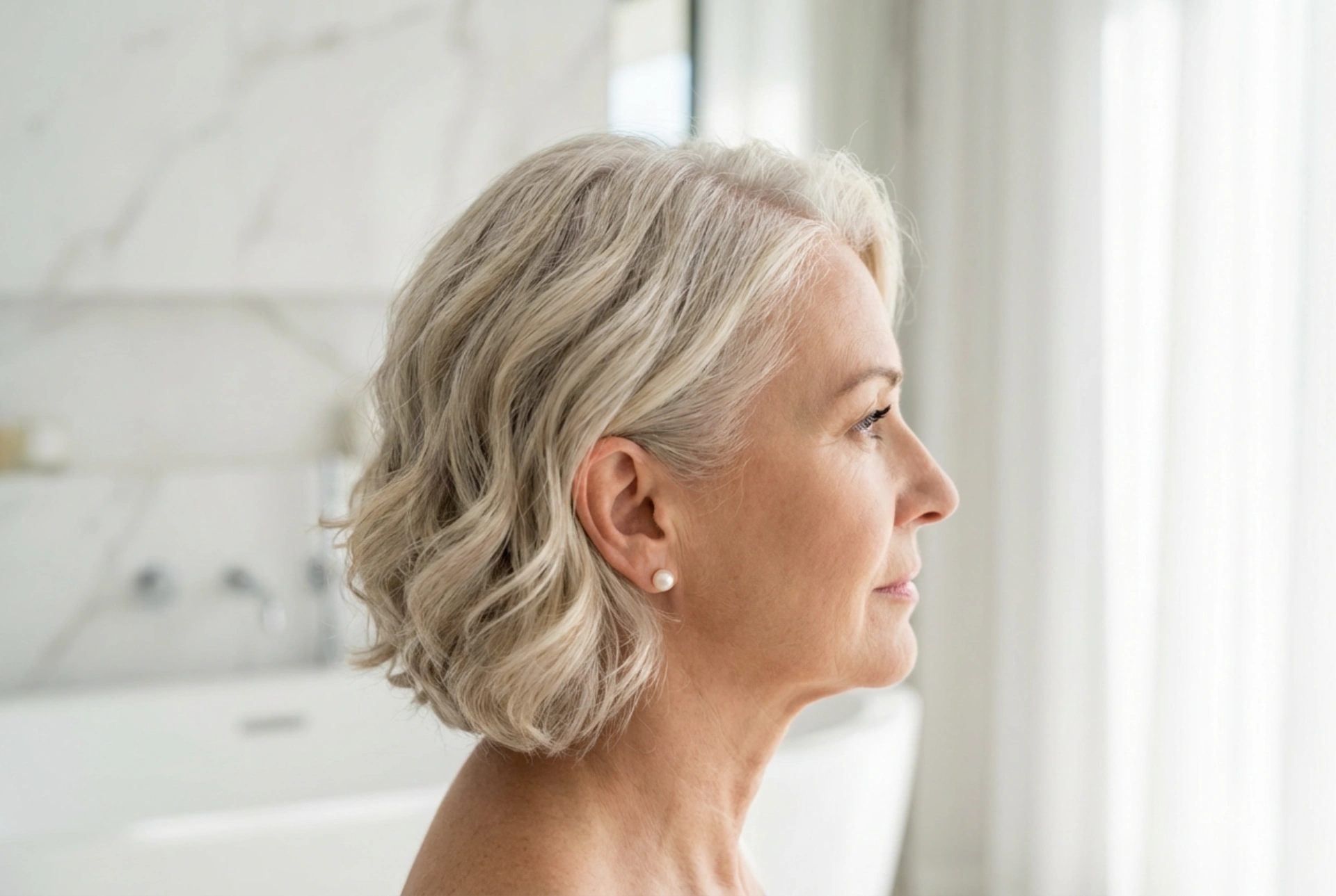 Poroka: stilske pričeske za 50-letnico s kratkimi lasmi