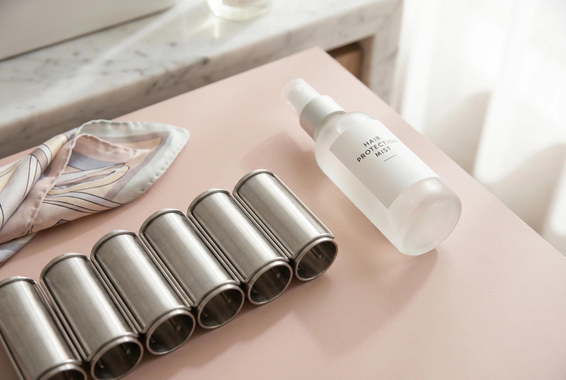 Kovinski navijalke za lase: kdaj jih uporabiti in kako zaščititi pramene