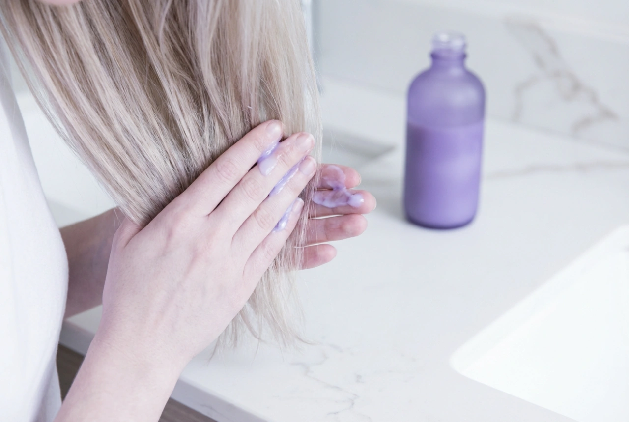 Vijolični balzam: Nevtralizacija rumenih tonov korak za korakom