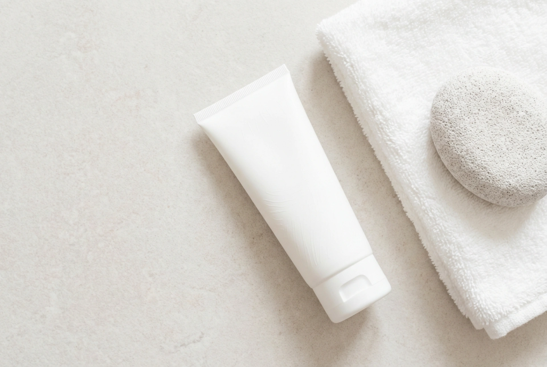 Jak dbać o skórę stóp, by była gładka i miękka? Kompleksowy poradnik