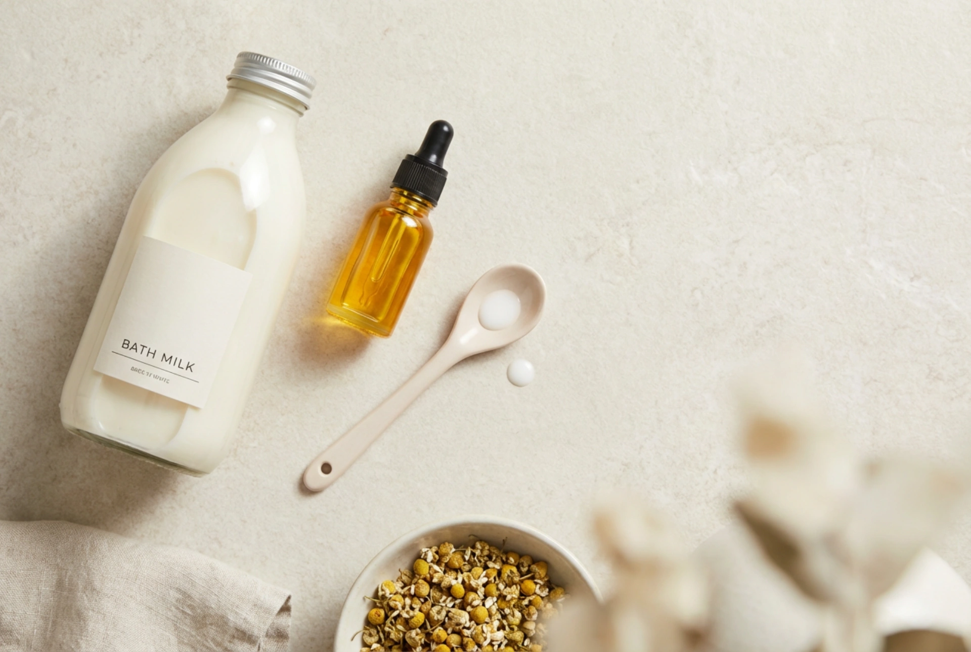 Mleko za kopel: kako ga dozirati, kombinirati z oljem in negovati kožo