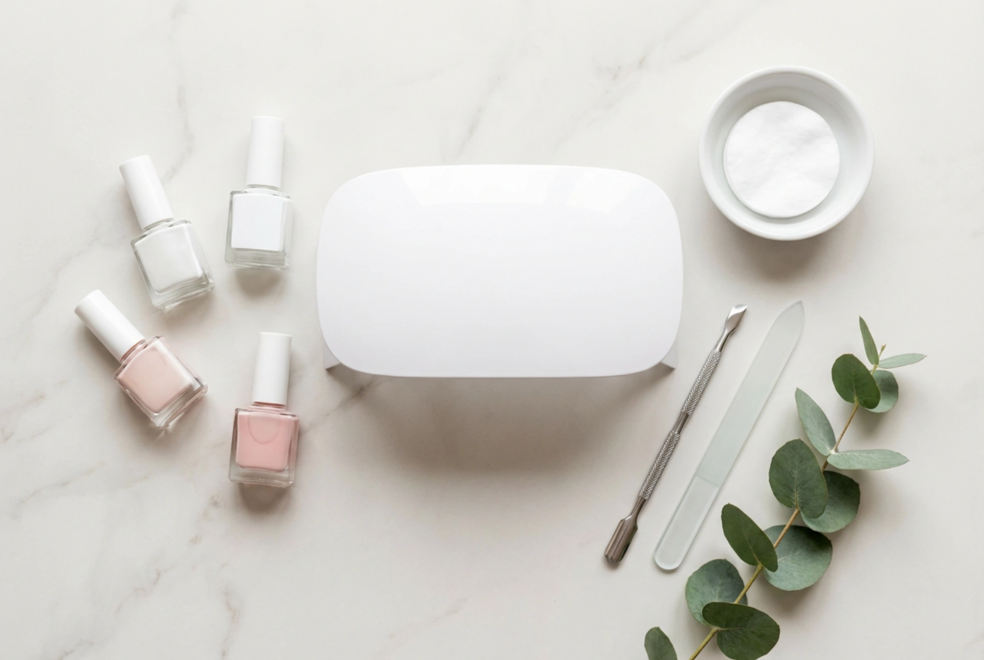 Vodič po kompletu za hibridno manikuro: elementi in lučke