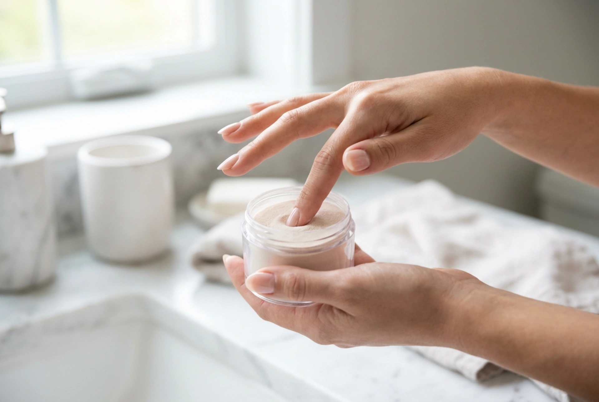 Titanova manikira korak za korakom: priprava plošče in pomakanje