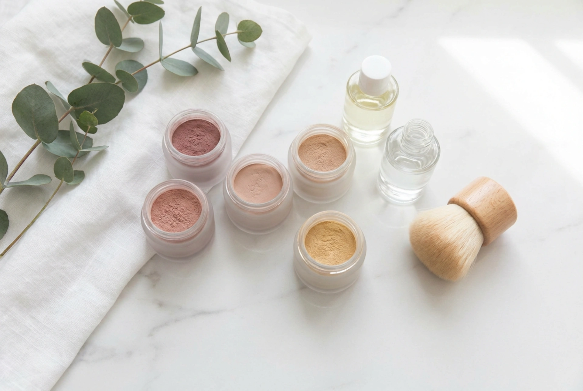 Titan manikura: začetni komplet, vrstni red nanosa in utrjevanje