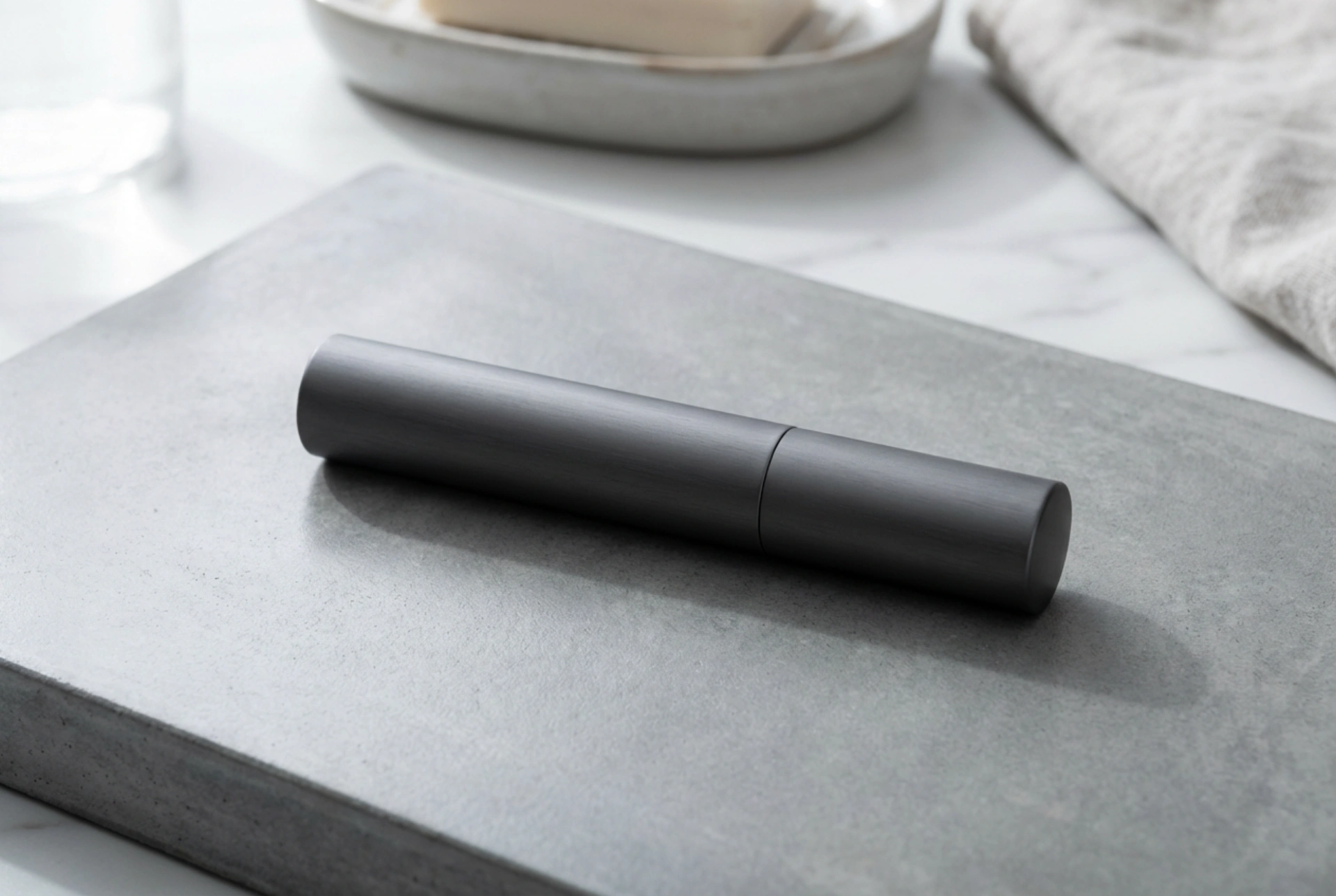 Siva maskara: subtilna alternativa črni in rjavi