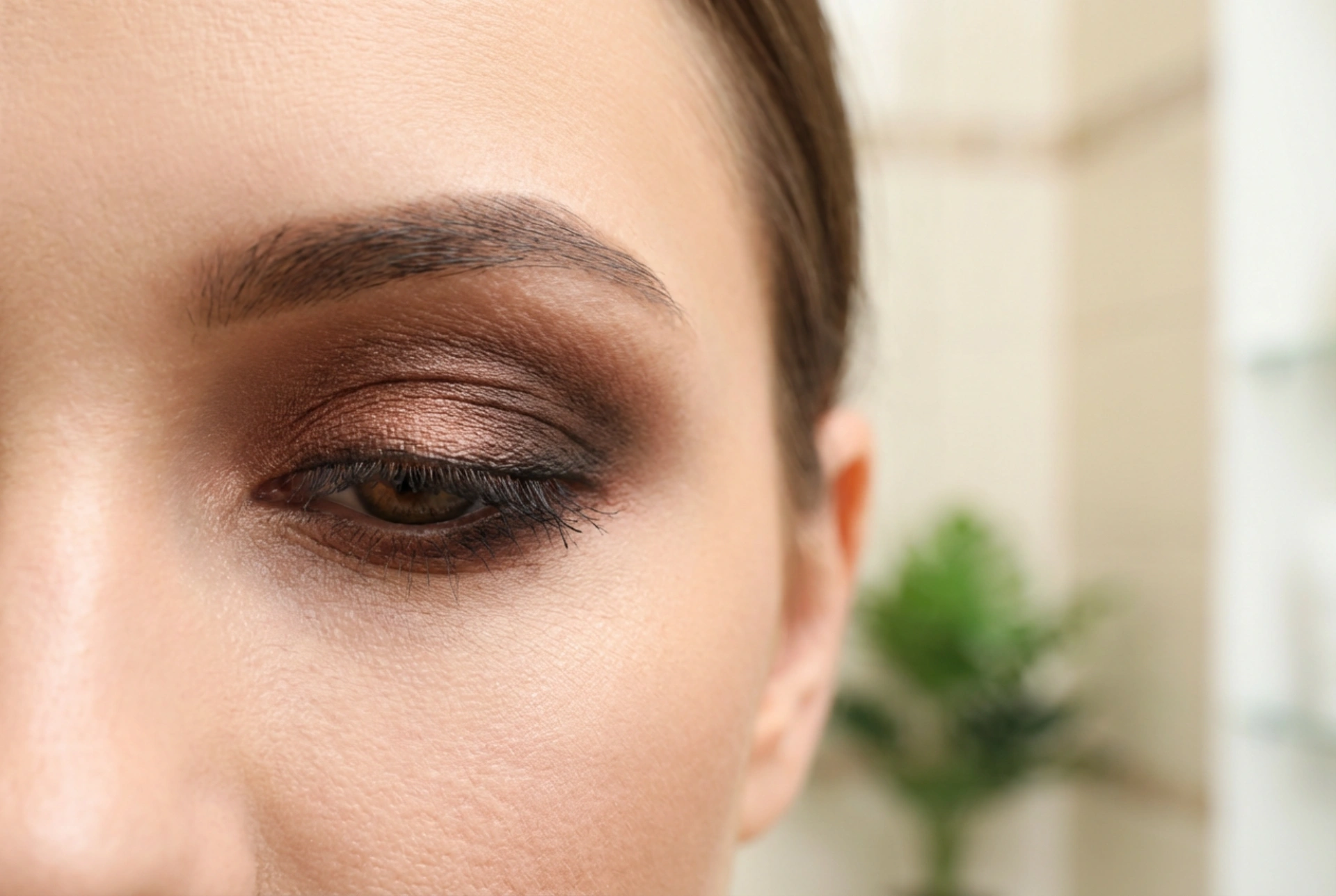 Večerno ličenje oči v praksi: učinek globine in sijaja