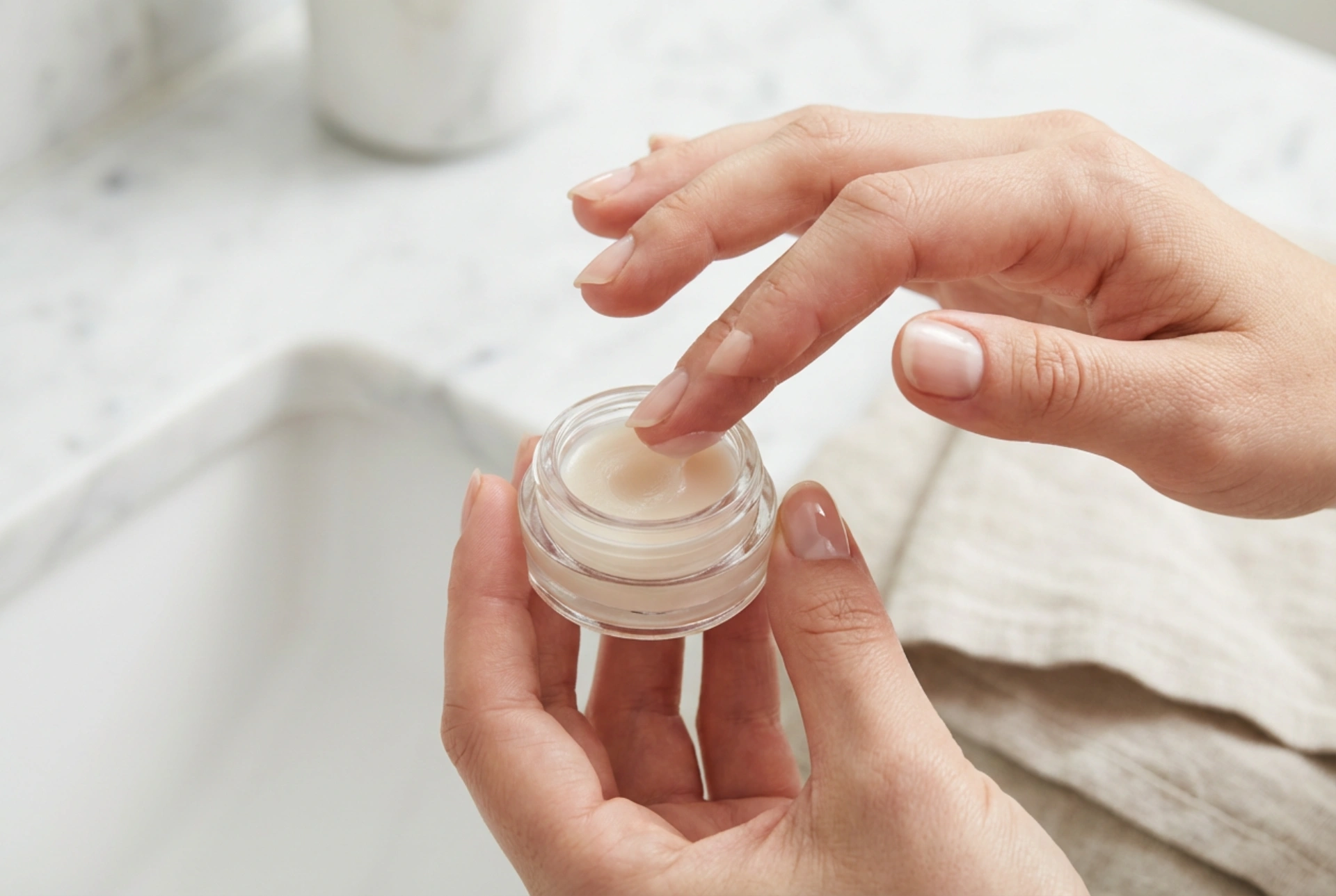 Podlaga za senčila: kje in kako jo pravilno nanesti?